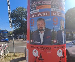 Plakaty wyborcze w Krakowie. Tak politycy promują się w przestrzeni miejskiej