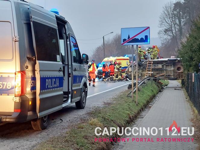 Czchów. Zderzenie trzech samochodów. Nie żyją dwie osoby