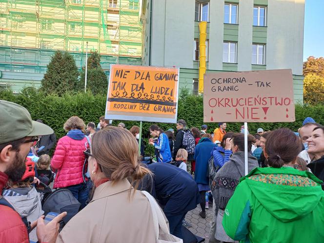 Trwa protest przed siedzibą Straży Granicznej