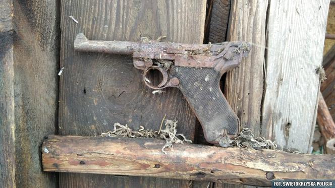 Szydłów: Broń z czasów II wojny światowej znaleziona w stodole!