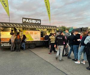 Foodtruckowe miasteczko na Openerze. Za zwykłą zapiekankę zapłacisz majątek 