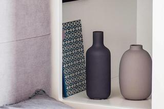 Nowoczesne 63-metrowe mieszkanie z drewnem i kolorem