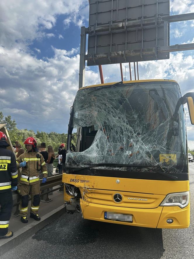 Dramatyczny wypadek autokaru w Warszawie! Ranne są dzieci 