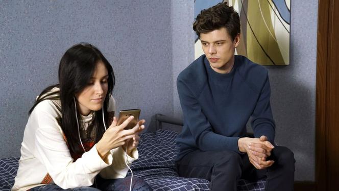 Barwy szczęścia, odc. 2058. Magda (Natalia Sierzputowska), Kacper (Jakub Szlachetka)