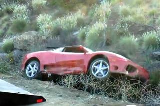 Tak rozbija się Ferrari 360 Modena! Poślizg, upadek ze skarpy i dachowanie - WIDEO