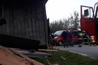 Kicznia. Uderzył samochodem w budynek. Wszystko przez dzikie zwierzę