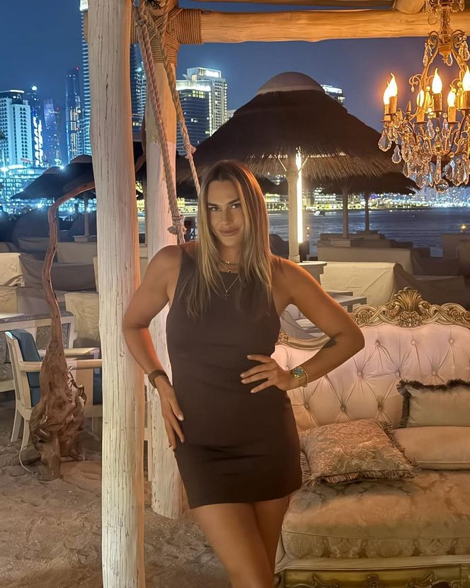 Spocona Aryna Sabalenka po treningu