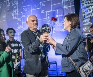 Gwiazdor Na Wspólnej zaatakowany przez fankę! Niech pan już przestanie chlać!