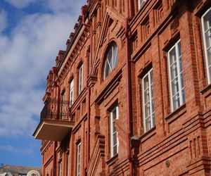 To najpiękniejsza kamienica w Białymstoku. Ceglana fasada z XIX wieku błyszczy do dziś