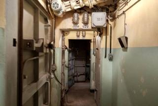 Pod budynkiem, który wtapia się w otoczenie kryje się schron, którego istnienie jeszcze do niedawna było owiane tajemnicą.