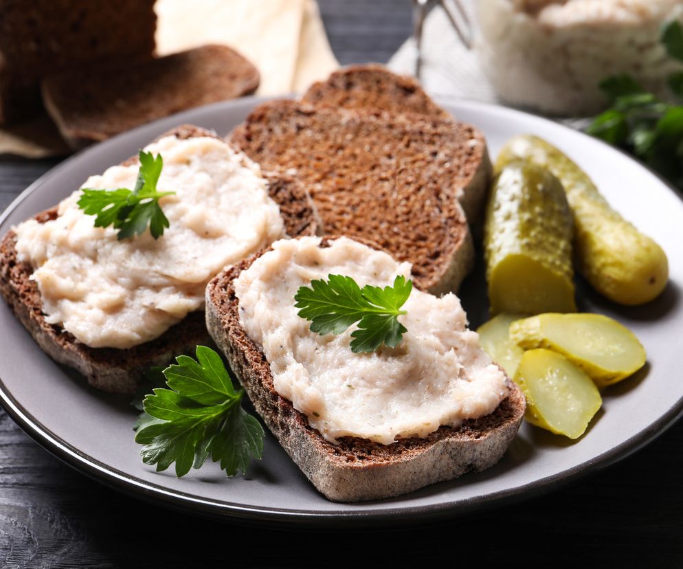 Smarowidło do chleba z wędzonej słoniny i czosnku: prosty i superancki przepis