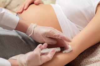 Jak odczytać wyniki badań krwi i moczu w ciąży?