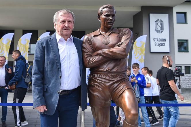 Gerard Cieślik, legenda Ruchu Chorzów ma swój pomnik. Pod Stadionem Śląskim