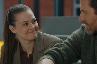 Koniec Barw szczęścia. Szczepan zyska w oczach Gabrysi w ostatnim 3202 odcinku. Ocali szkołę przed zamknięciem - ZDJĘCIA