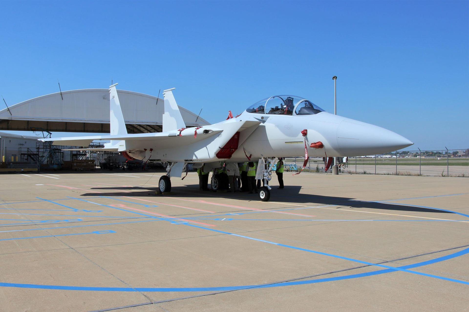 F-15QA Eagle II przed lotem do Europy