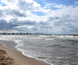 Plażowicze wyciągnęli tonącego mężczyznę z Bałtyku. Tragedia w Międzyzdrojach