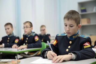 Rosja szkoli dzieci z obsługi dronów na wojnę? Putin obniża wiek uczestników zawodów dronowych
