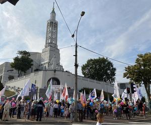 13. Marsz dla Życia i Rodziny zgromadził tłumy na ulicach Białegostoku [ZDJĘCIA]