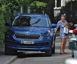 Anna Mucha nawadnia psa