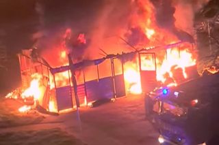 W Czeladzi grasował seryjny podpalacz. Spłonęło 11 wiat śmietnikowych. W sprawie zatrzymano 38-latka