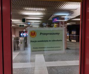 Zamknięta stacja metra Centrum (5.11.2025)