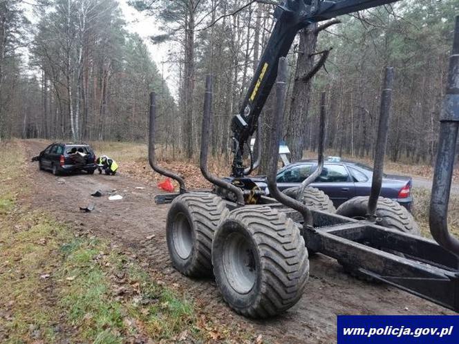 Wypadek na trasie Drygały - Bemowo Piskie. Cztery osoby ranne! Jedną zabrał śmigłowiec [FOTO]
