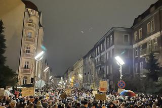 Na ulicach Katowic pojawiły się tłumy. Protestujący szli pod hasłem: Ani jednej więcej [ZDJĘCIA]