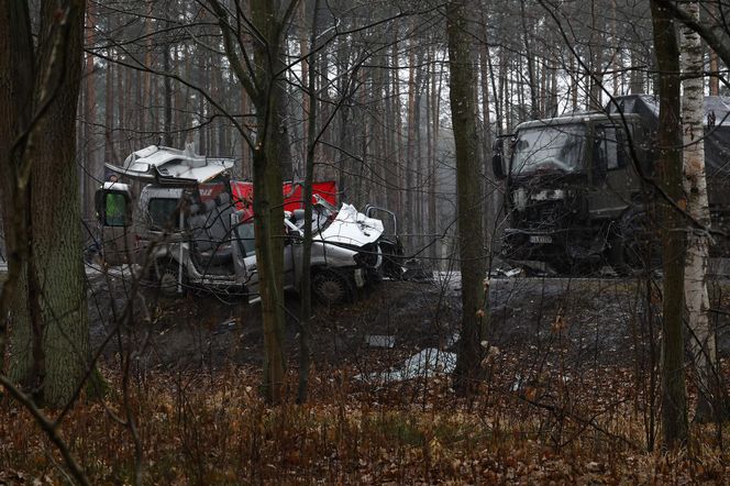 Wypadek ciężarówki z żołnierzami pod Warszawą. Jedna osoba nie żyje, pięć w szpitalu