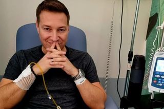 Blizny do końca życia będą przypominać mi o chorobie. Jachowski z M jak miłość kończy 48 lat