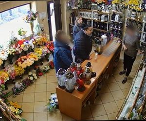 Kupiły znicze, kwiaty, zrobiły zakupy w Lidlu i Rossmanie. Teraz ściga je śląska policja