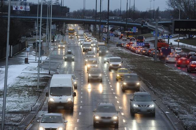 Remont Trasy Łazienkowskiej. Paraliż komunikacyjny i korki w Warszawie