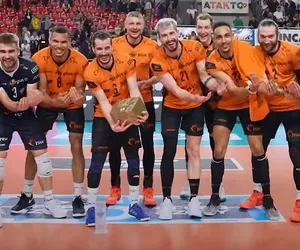 Siatkarz Jastrzębskiego Węgla trzeci raz został ojcem. Specjalna kołyska po zwycięskim meczu z Zaksą