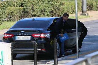 Rafał Trzaskowski spóźniony na konferencję. Wysiadł na zakazie!