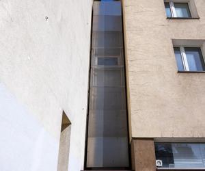 To najwęższy dom na świecie - zdjęcia. Dom Kereta stoi w Warszawie, ma jedynie 152 cm szerokości