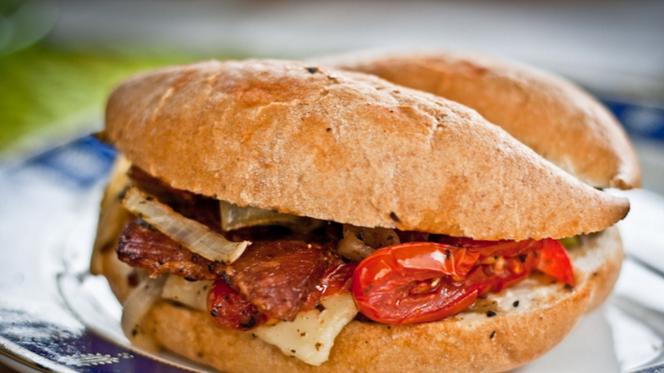 To koniec sklepików szkolnych? Rada Ministrów pracuje nad rozwiązaniem, by do tego nie dopuścić