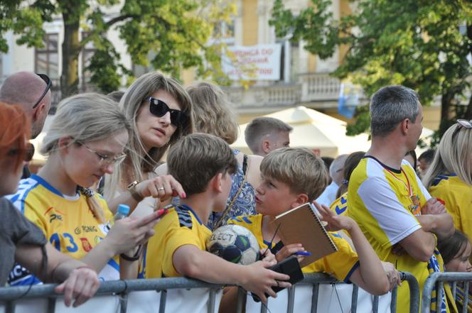 Spotkanie kibiców z piłkarzami ręcznymi Barlinka Industrii Kielce w Rynku