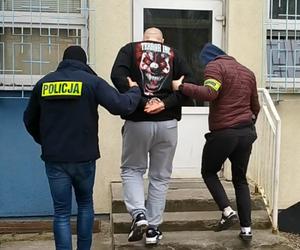 Nalot policjantów z Torunia na mieszkanie na Bydgoskim Przedmieściu