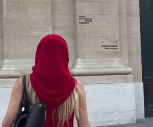 Monika Olejnik pręży biust w wydekoltowanej sukni. Co za sylwetka!