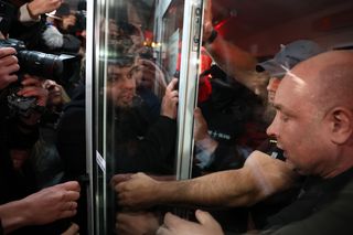 Awantura przed halą sportową w Końskich. Wezwano policję 