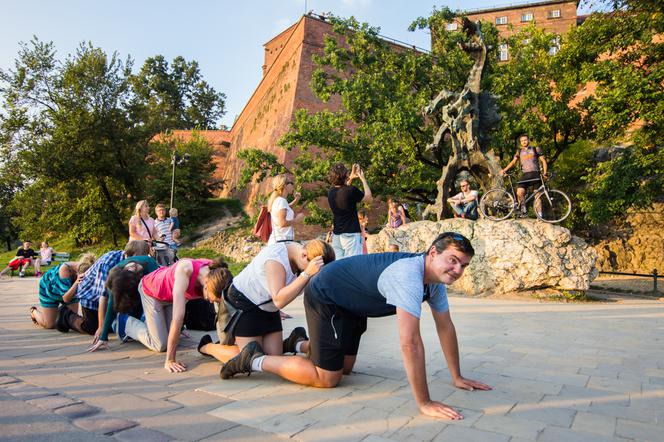 Zjechał już ze swoim tańcem kawał świata. Ostatnio zawitał do Krakowa! "Where The Heck is Matt?" [ZDJĘCIA, WIDEO]