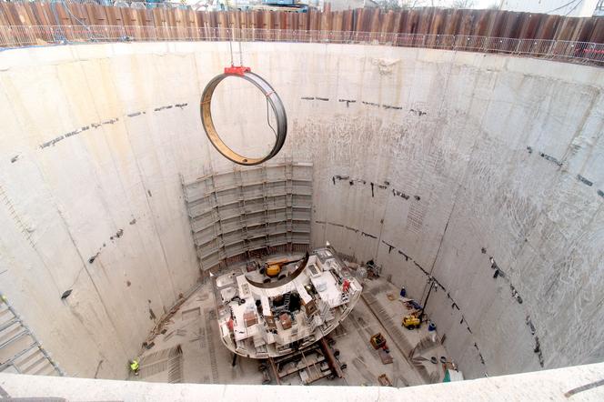 Montowanie czujników drgań w tunelu średnicowym. Czy drganiomierze skutecznie zabezpieczą łódzkie kamienice przed uszkodzeniami? 