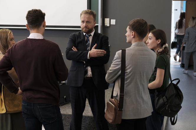 Przyjaciółki 16 sezon, odcinek 194 - opis, streszczenie: Paweł wróci do Warszawy, a Anka zostanie na wsi