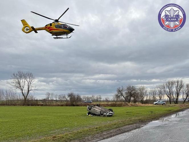 Nastolatka wypadła z opla przez przednią szybę. Wezwano śmigłowiec LPR