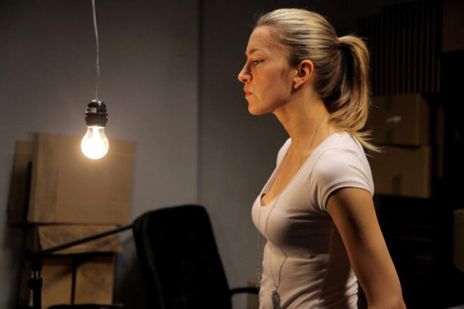 Na krawędzi 2 sezon odc. 2. Lena Korcz (Kamilla Baar)