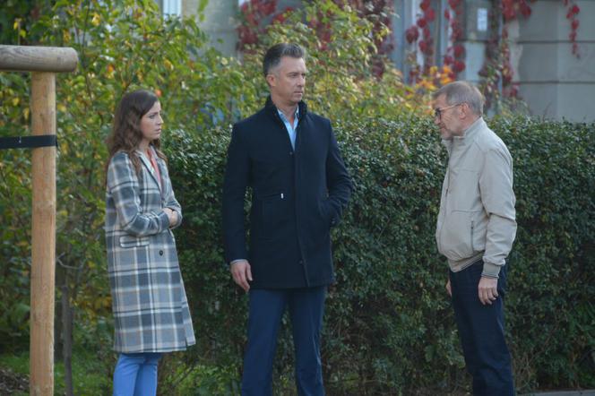 Pierwsza miłość. Artur (Łukasz Płoszajski), Kinga (Aleksandra Zienkiewicz), Wiktor (Jacek Mikołajczak)