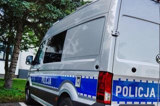 Krzyczał: Grożą mi, mają broń! Zaczęło się od tego, że kumple wyprosili go z domu 