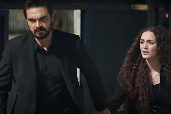 Yaman ciągnie Nanę do domu Idrisa 