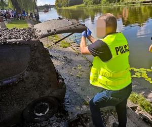 Mieszkaniec Elbląga odzyskał fiata seicento po 15 latach! Auto było zatopione w rzece [ZDJĘCIA]. 