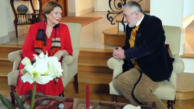 	Barwy szczęścia odc. 3162. Józefina Rawiczowa (Elżbieta Jarosik), Andrzej Zastoja-Modelski (Leon Charewicz)