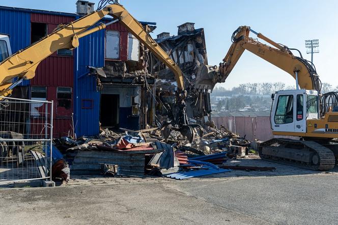 Bytom: Rozbiórka "krzywego domku". To kawał historii Polonii Bytom